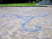 Paving stone driveway design